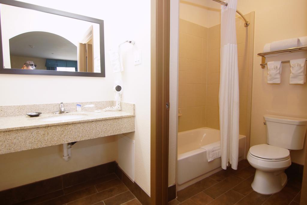 Americas Best Value Inn & Suites Cuero Rom bilde