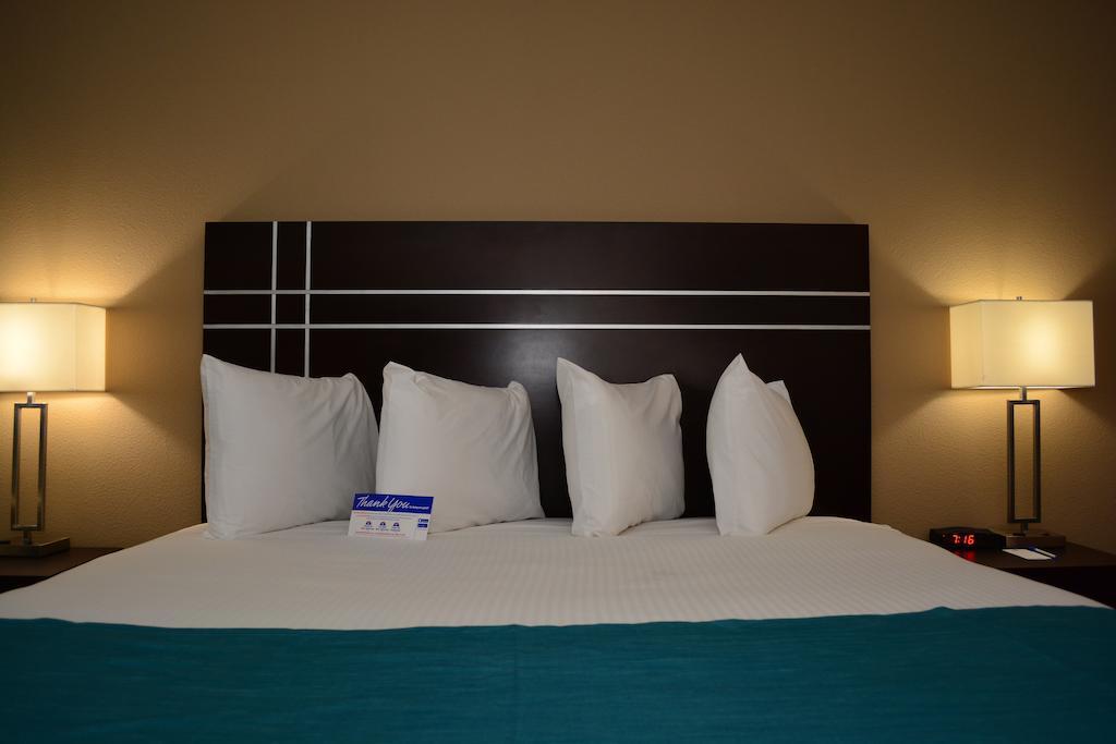 Americas Best Value Inn & Suites Cuero Rom bilde